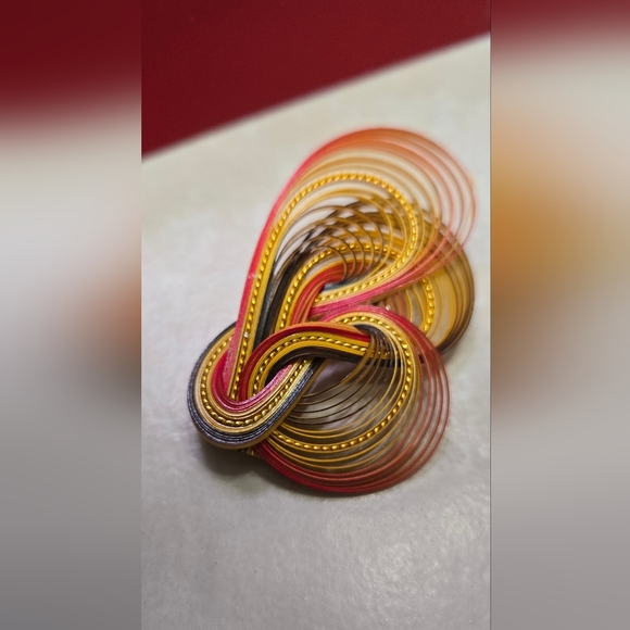 Elegant Multicolor Swirl Brooch - Picture 14 of 16